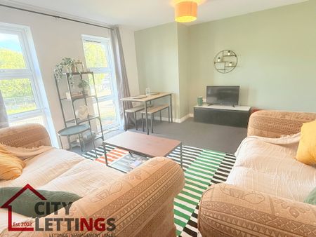 2 Bedroom Apartment - Photo 2