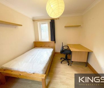 6 bedroom semi-detached house to rent - Photo 2