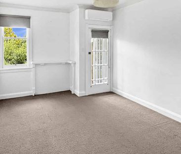 Charming 3-Bedroom Home - Photo 3