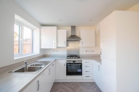 3 bedroom semi-detached house to rent - Photo 4