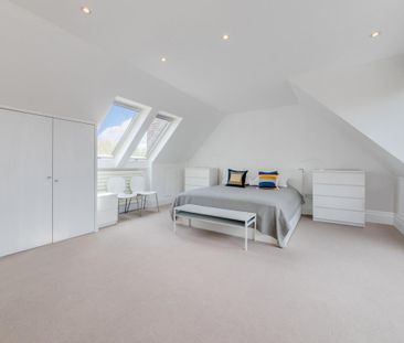 3 bedroom flat in Hampstead - Photo 6