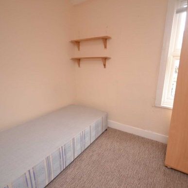 3 Bed - Pitcroft Avenue, Reading - Photo 1