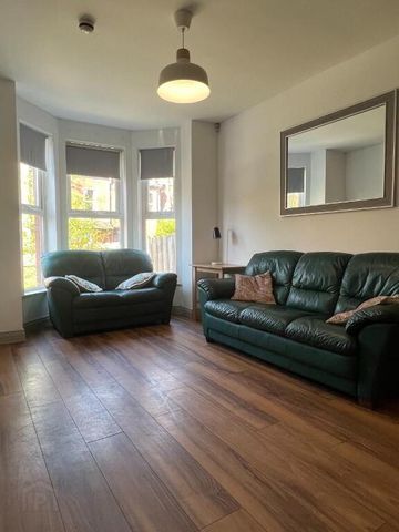 Room's Available August 1st, 34a Delhi Street, Belfast, BT7 3AJ - Photo 4