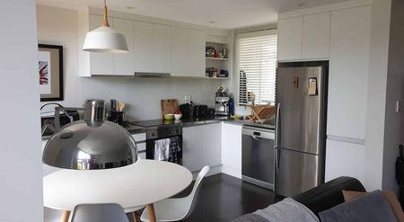 Modern 2 Bedroom tounhouse with bedroom balcony - Photo 4