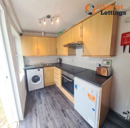 1 bedroom in a house share to rent - Photo 3