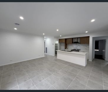 Modern Family Home! - Photo 4