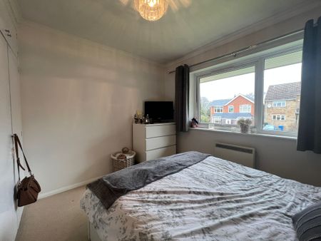 Clockhouse Road, Farnborough, Hampshire, GU14 - Photo 4