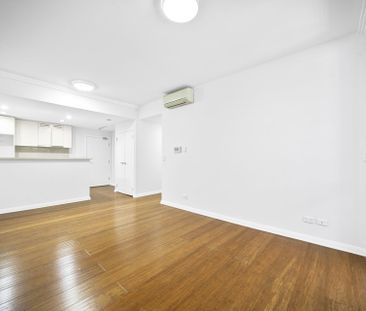 Courtyard| Floorboards | Side-By-Side Parking - Photo 1