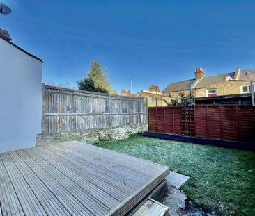 3 bed House Lassell Street, SE10 - Photo 1