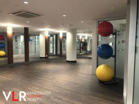 Condo in Burnaby, BC - Photo 4