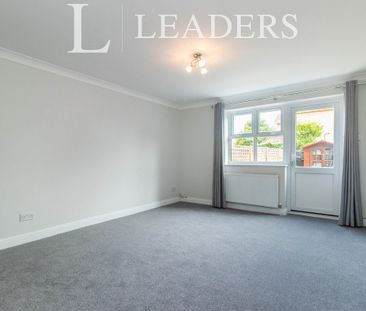 2 bedroom house to rent St. Andrews Gardens, Cobham, KT11 - Photo 3