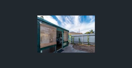 Character home full of vintage charm and style - Photo 3