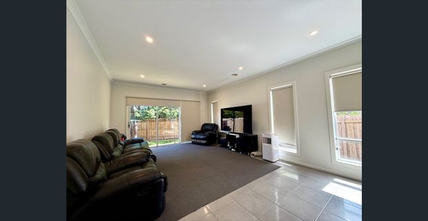 Stunning Double Storey Townhouse in Ideal Lifesyle Location - Photo 1