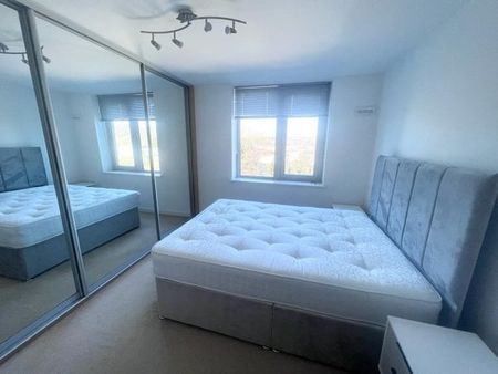 River Crescent, Nottingham, NG2 - Photo 3