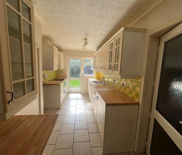 3 bedroom semi-detached house to rent - Photo 6