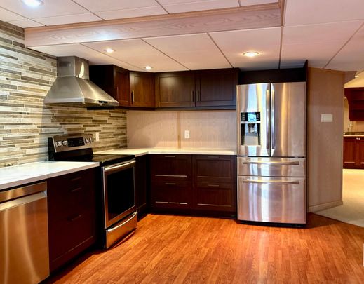For Lease - 463 Hewitt Circle, Newmarket, Ontario - Photo 1
