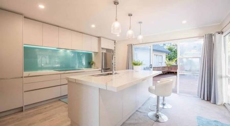 Looking for a full-time working single man - Photo 3