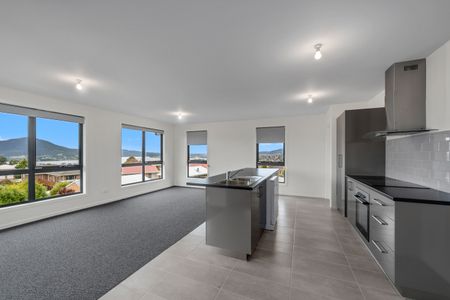 18 Lesdelle Street Claremont TAS 7011 Australia - Photo 2
