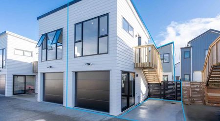 Spacious Family Home with Bonus Sleepout! - Photo 2