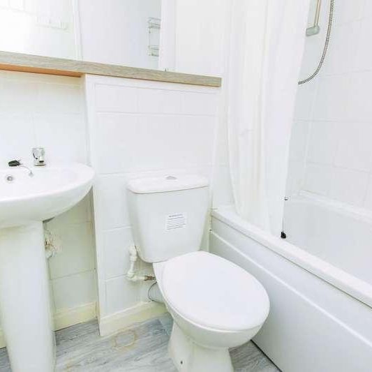 Cotswold Court, Beeston, NG9 - Photo 1