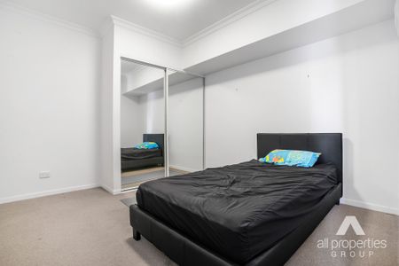 Urban and modern lifestyle in an unbeatable location! - Photo 3