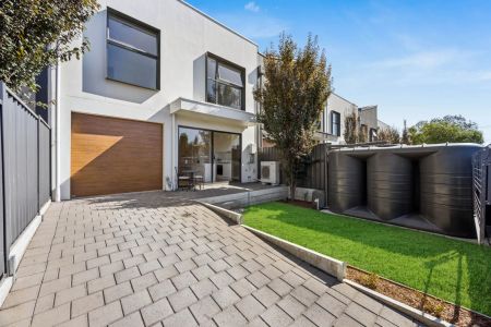 Divine Modern Luxury: Secure, Stunning and Spacious - Photo 5
