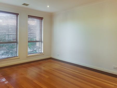 2/67 Russell Crescent, Doncaster East - Photo 2