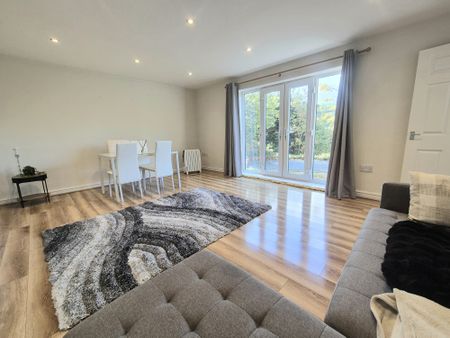 Halifax, Hipperholme - Photo 2