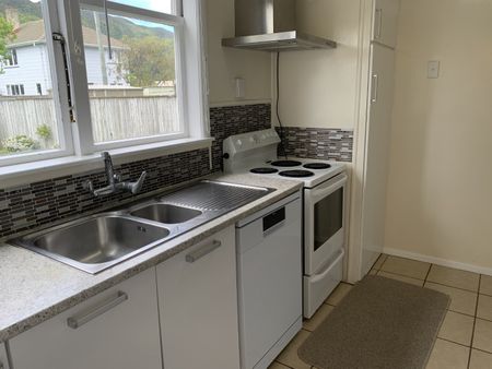 79 Godley Street, Waiwhetu - Photo 4