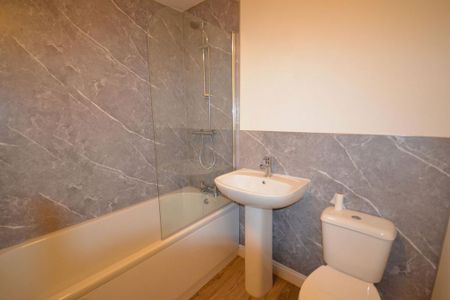 2 bedroom mews to rent - Photo 5