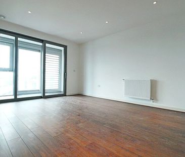 TW8, Westgate House - Photo 1