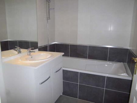 Location Appartement 3 pièces 64m² - Photo 3