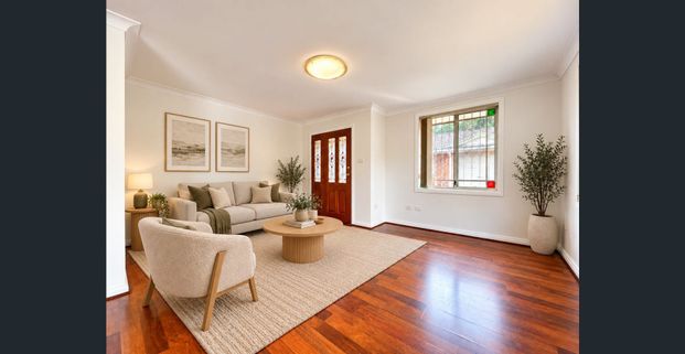 Spacious Three-Bedroom Villa with Private Courtyard - Photo 1