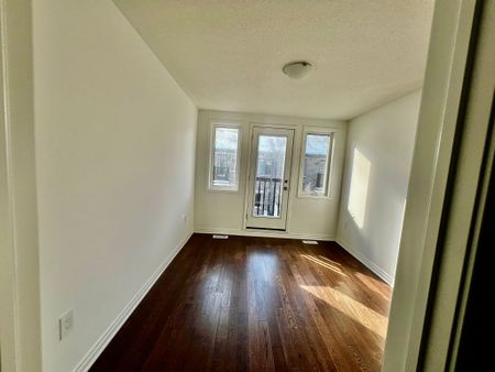 For Lease - 3112 William Cutmore Boulevard, Oakville, Ontario - Photo 2