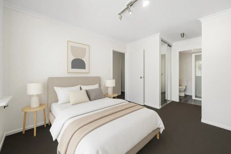 Light filled two bedroom two bathroom. - Photo 2