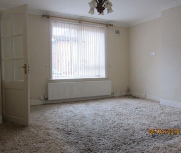 4 bedroom semi-detached house to rent - Photo 1