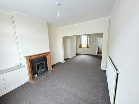 Terraced House to rent on - Photo 4