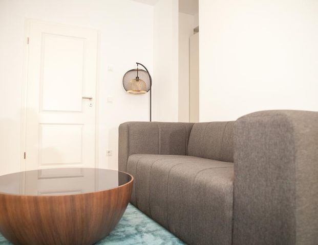 Frisch saniert!!! Tolle 2 Raumwohnung mit Balkon. - Photo 1