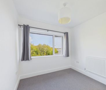 4 bedroom semi-detached house to rent - Photo 4
