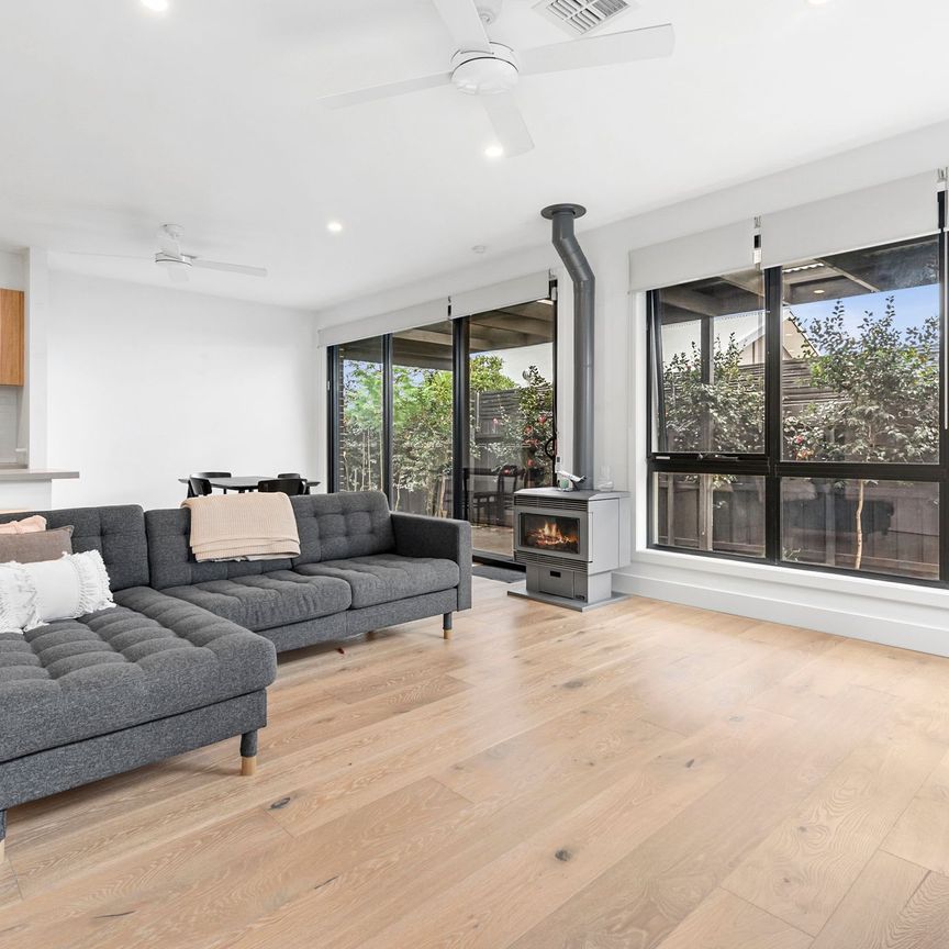 2/15 Green Island Avenue, Mount Martha VIC 3934 - Townhouse For Rent | Domain - Photo 1