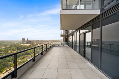 For Lease - 10 Inn On The Park Drive Unit# 3204, Toronto, Ontario - Photo 2