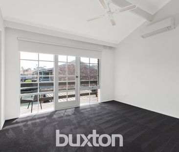 FULLY RENOVATED TOWN HOUSE - BEACH ON YOUR DOORSTEP - Photo 5