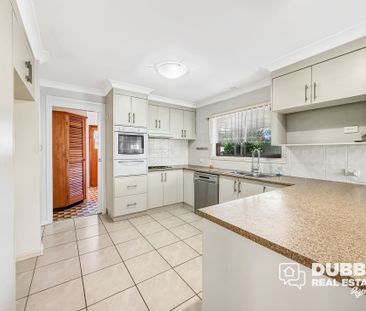 THREE BEDROOM HOME WITH IN-GROUND POOL - Photo 3