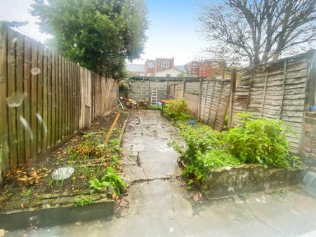 3 bedroom terraced house to rent - Photo 5