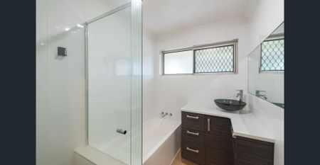 Family Home Just Steps from the Park – Newly Renovated! - Photo 2