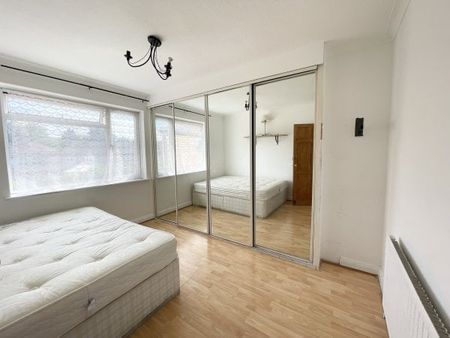 Valentines Way RM7 0YH, Property for rent - Photo 4