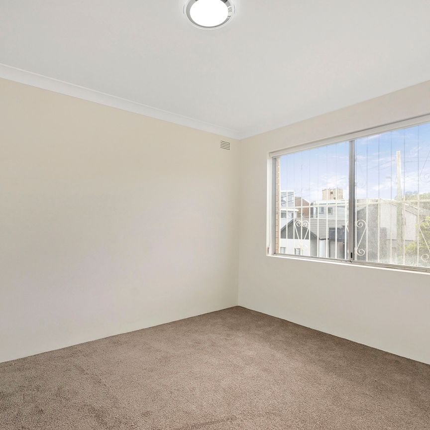 Stylish Coastal Apartment - Walk to Bondi & Tamarama Beach - Photo 1