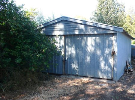 NEAT AND TIDY ONE BEDROOM UNIT IN FANTASTIC LOCATION - Photo 2