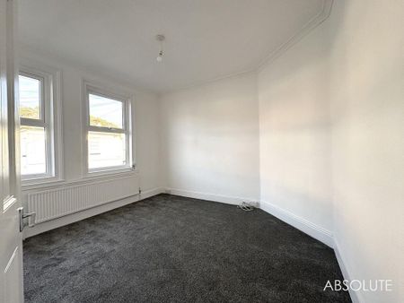3 bedroom flat to rent - Photo 3