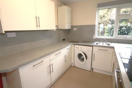 3 bedroom end of terrace house to rent - Photo 2